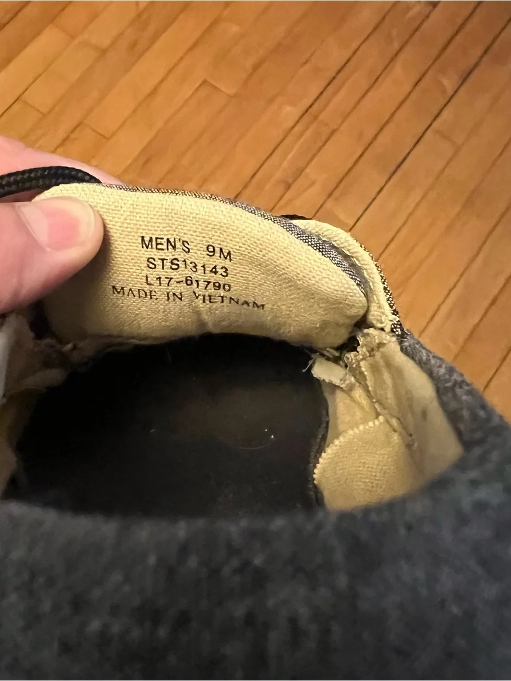 Men's Low-Top Lace-Up Sperry shoes in Grey